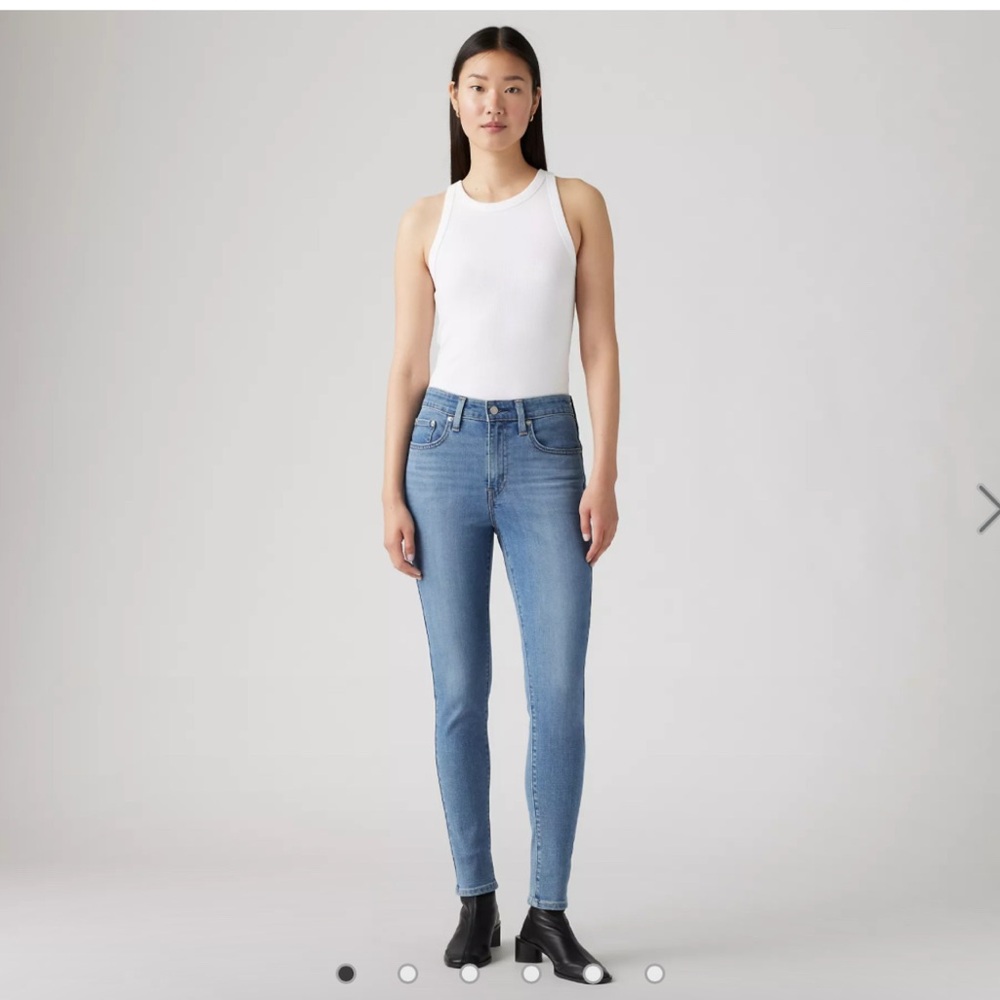 Women’s Levi High Rise Skinny Jean Size 28
